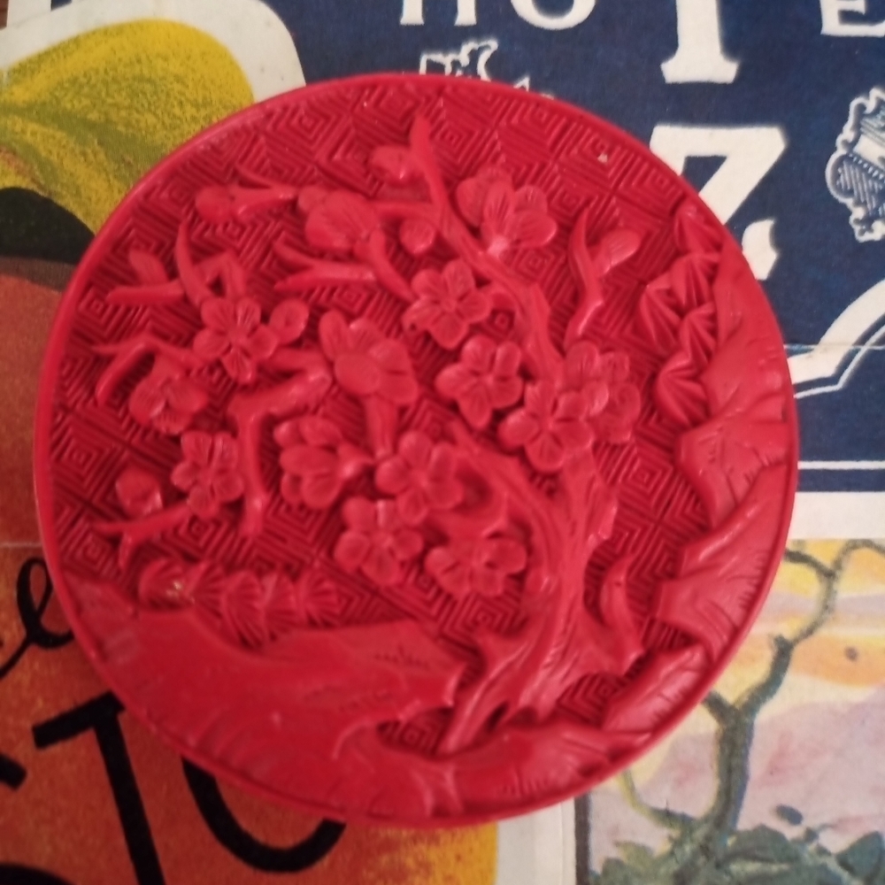 Large cinnabar bead